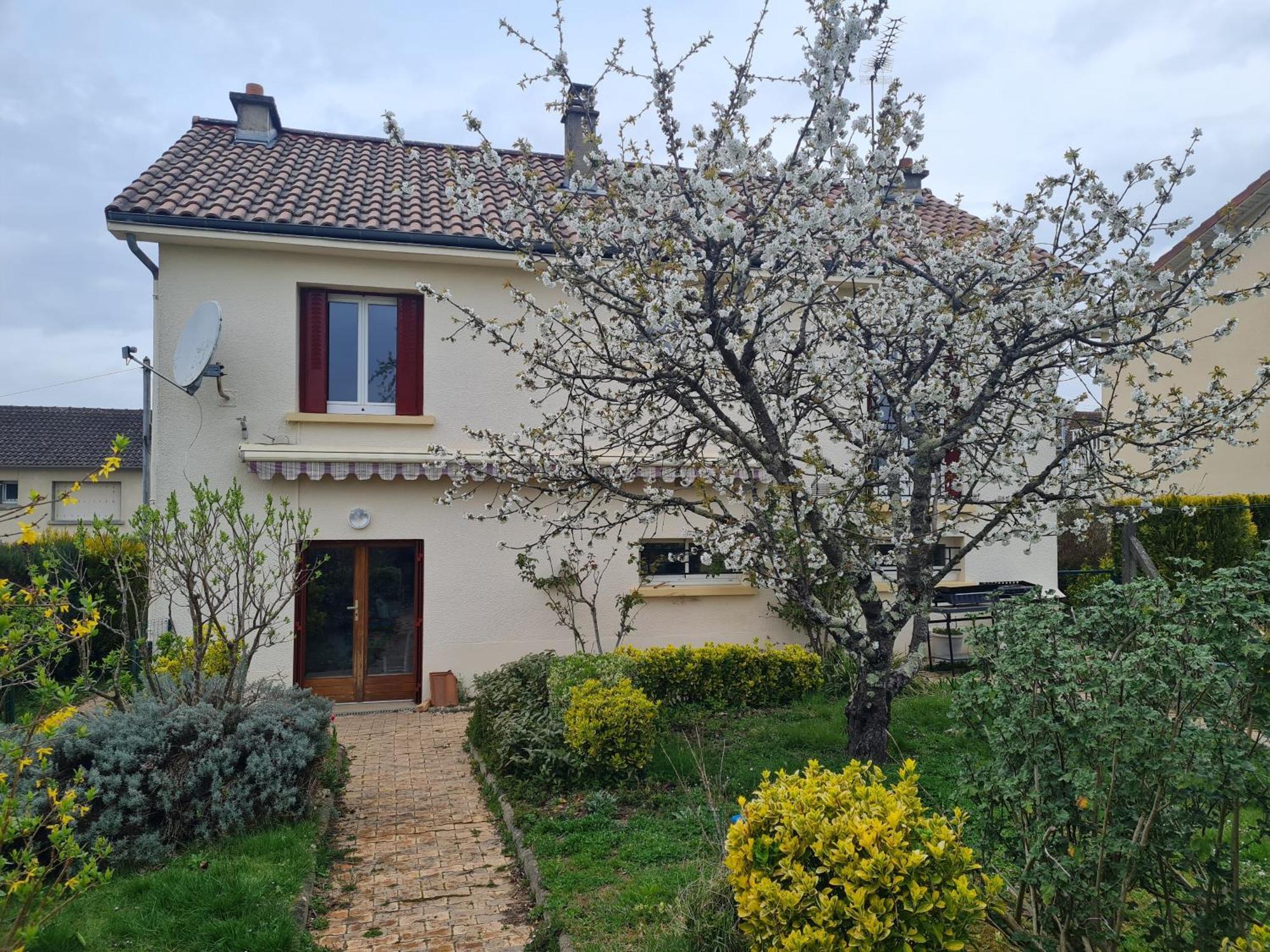 Logement Cosy Au Coeur D'Oradour Екстериор снимка